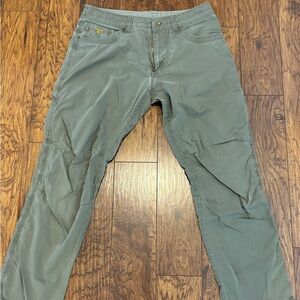 Kuhl Revolver Men's Cargo Pants in Khaki Color
